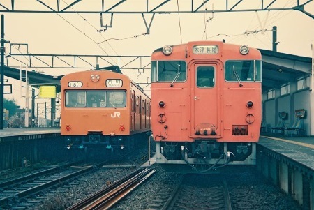 長尾駅にて電車と気動車の接続２c.jpg